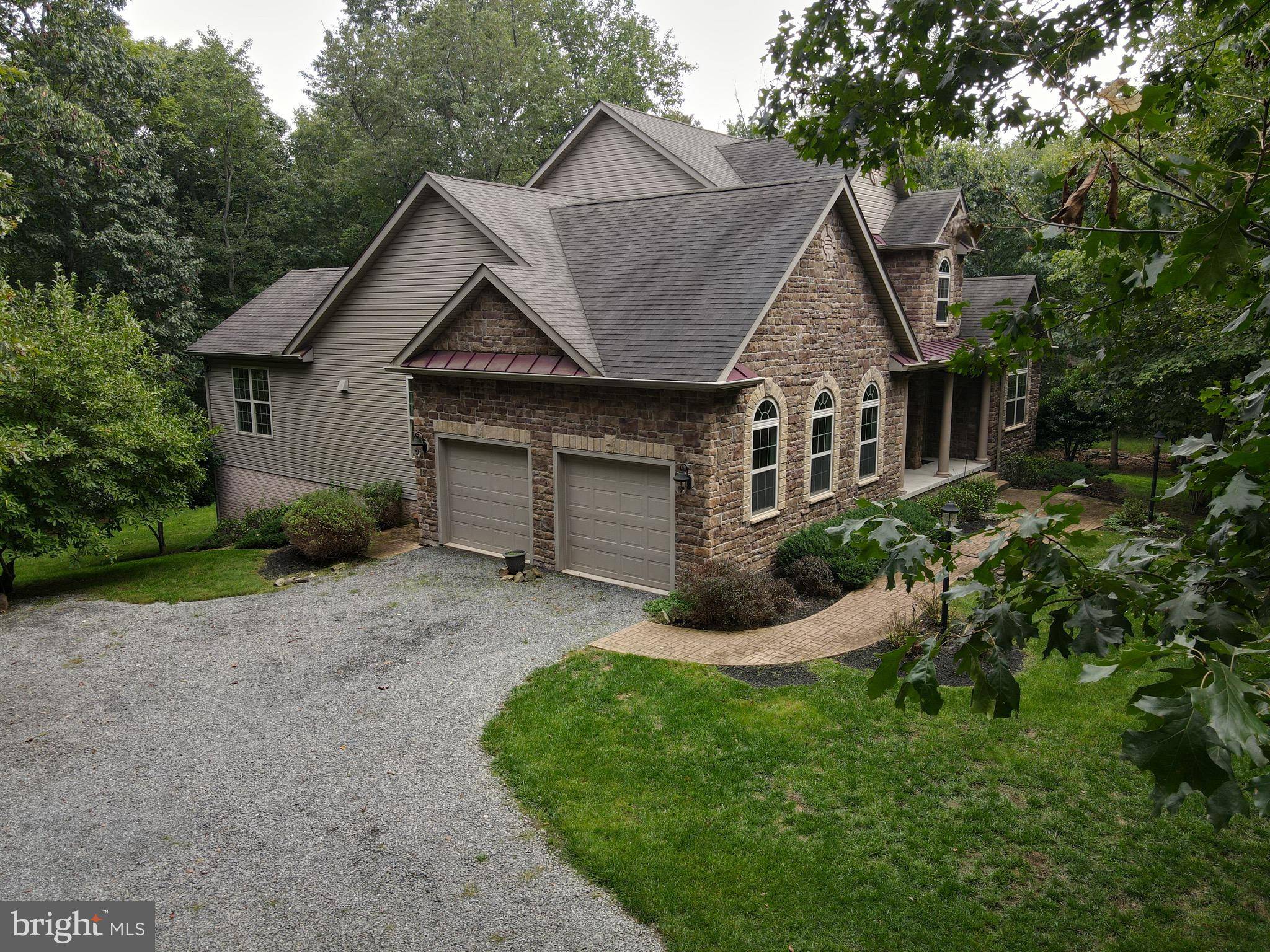 195 PARK PLACE LN, Berkeley Springs, WV 25411