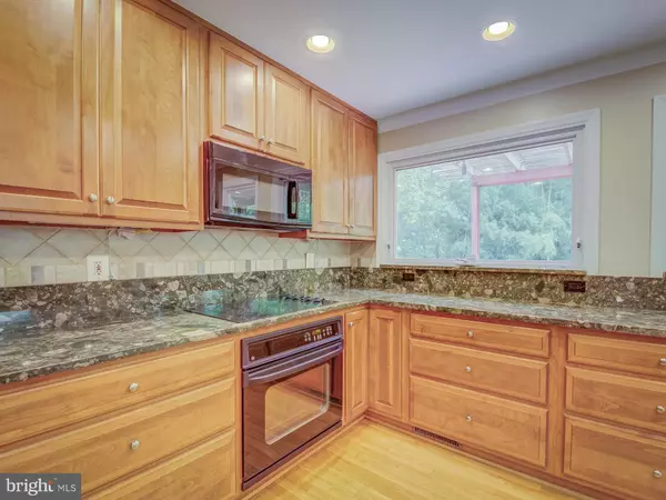 Alexandria, VA 22312,5103 COLEBROOK PL