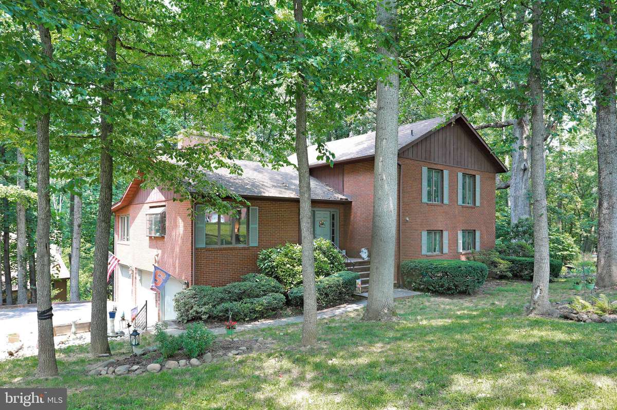 Falling Waters, WV 25419,16 HARLEQUIN LN