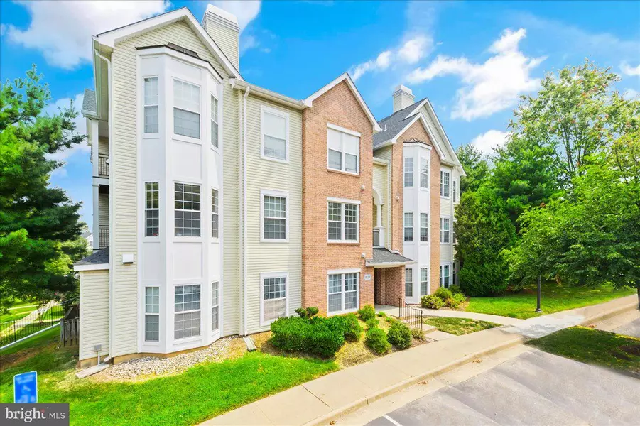 4131 FOUNTAINSIDE LN #303, Fairfax, VA 22030