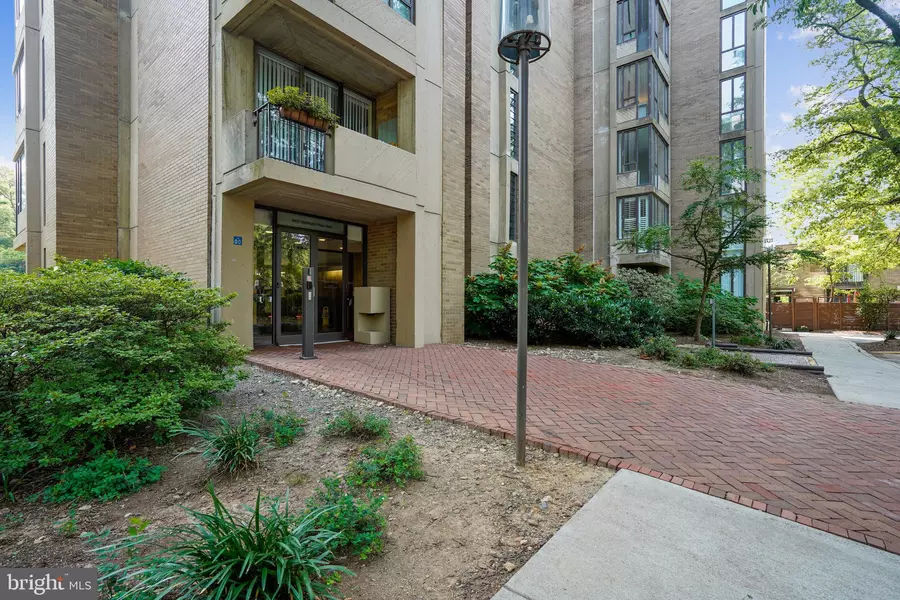 11400 WASHINGTON PLZ W #303, Reston, VA 20190