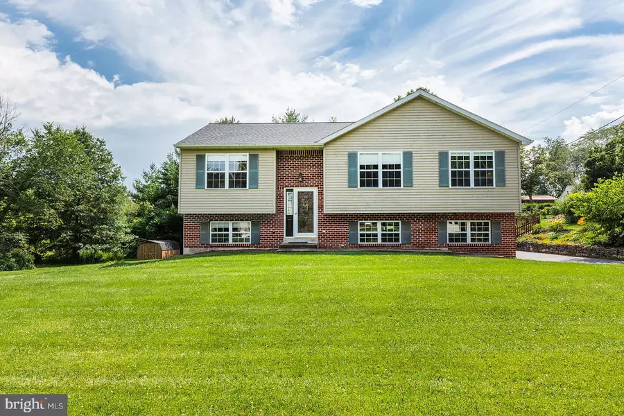 50 THIRD AVE, Adamstown, PA 19501