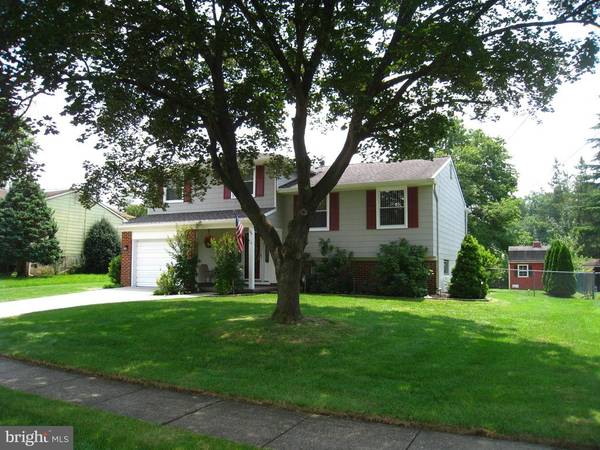 Stratford, NJ 08084,15 OAK DR