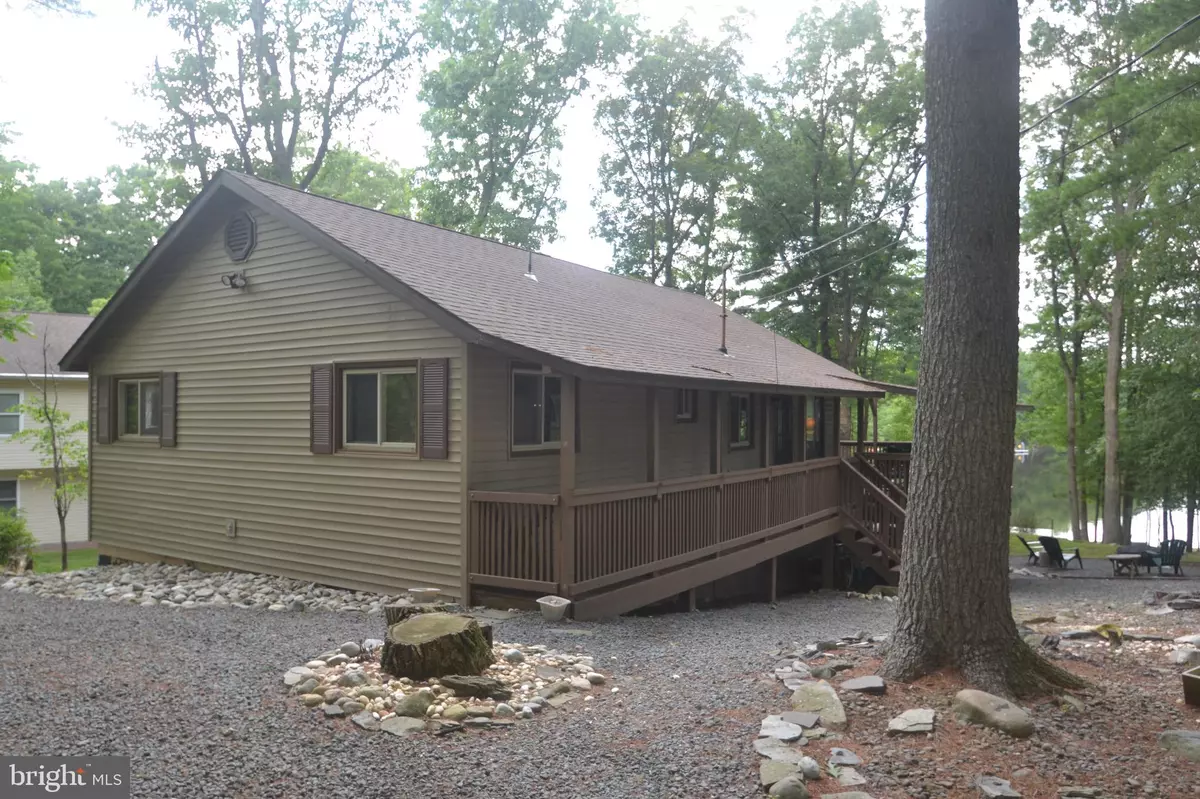 Dingmans Ferry, PA 18328,100 LAKE CT E