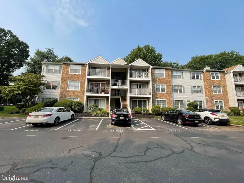 70 HOLLY CT, Hamilton, NJ 08619