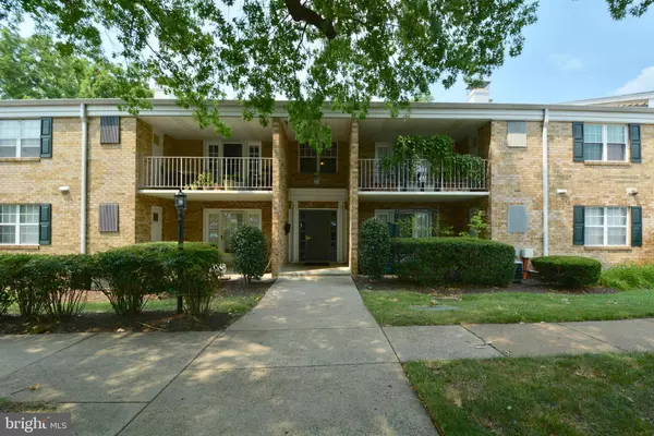 1136 S WASHINGTON ST #T2, Falls Church, VA 22046