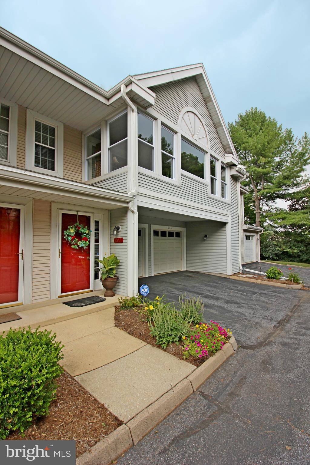 Lancaster, PA 17601,202 COUNTRY PLACE DR
