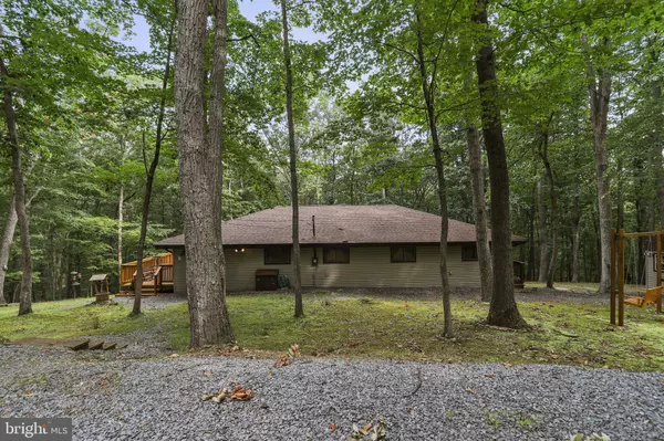 Hedgesville, WV 25427,355 RUFFED GROUSE LANE