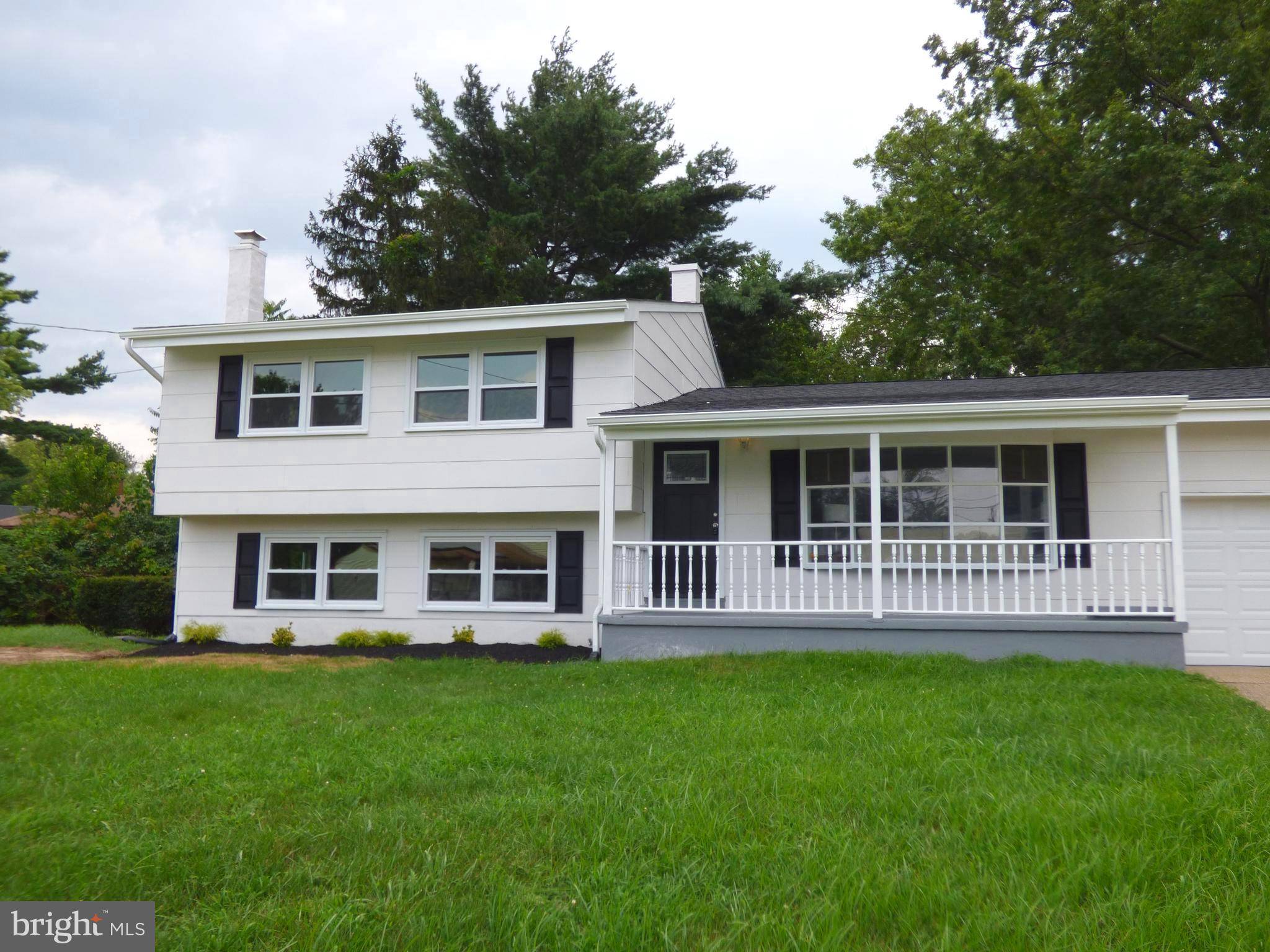 12 LA SALLE DR, Burlington, NJ 08016