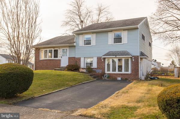 208 ASHFORD DR, Broomall, PA 19008