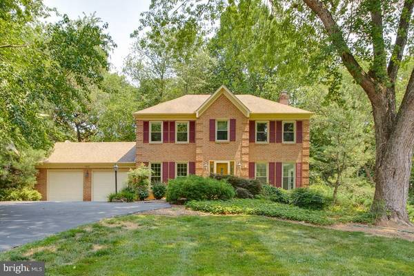 2825 CENTER RIDGE DR, Oakton, VA 22124