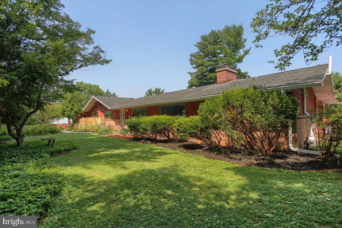 1949 PINE DR, Lancaster, PA 17601