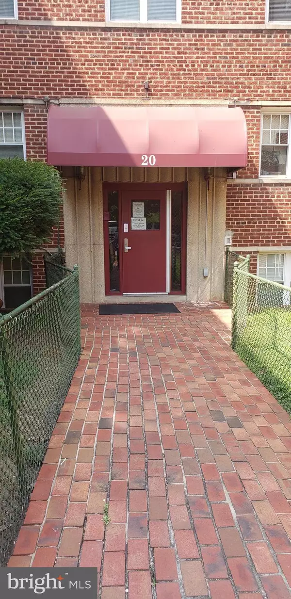 20 SE CHESAPEAKE ST SE #4, Washington, DC 20032