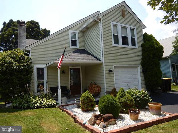 1 PEBBLE DR, Horsham, PA 19044