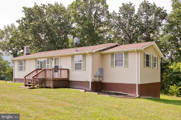 22 PINE MOUNTAIN VIEW, Paw Paw, WV 25434