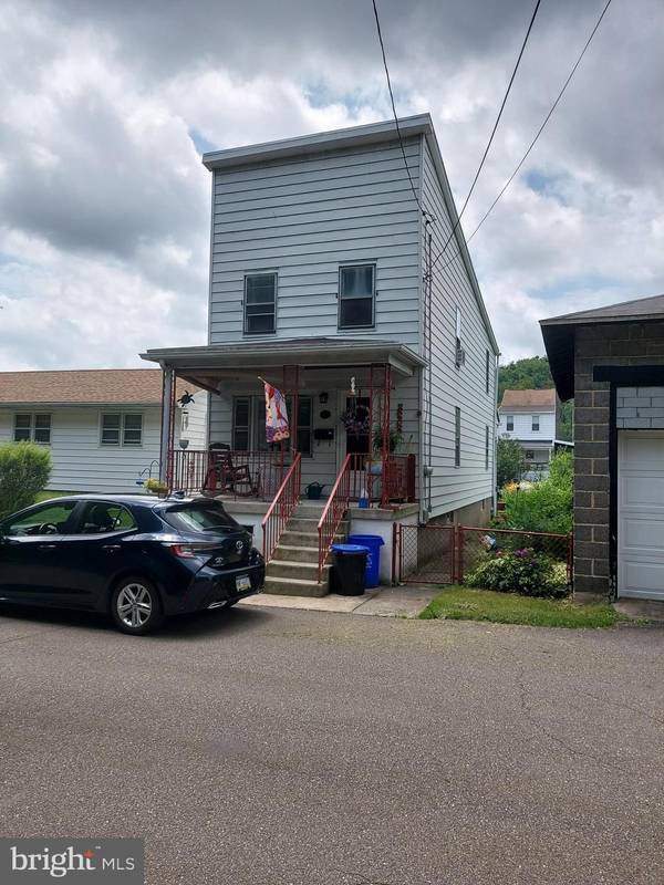 510 S FRONT ST, Saint Clair, PA 17970