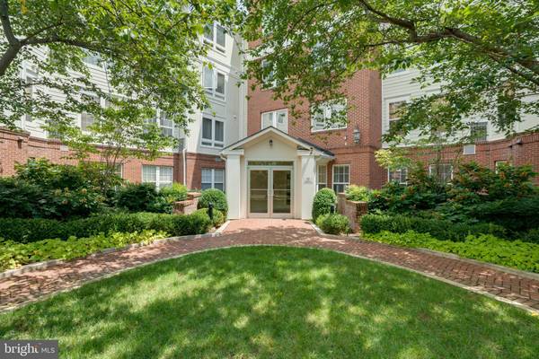 Arlington, VA 22204,801 S GREENBRIER ST #105