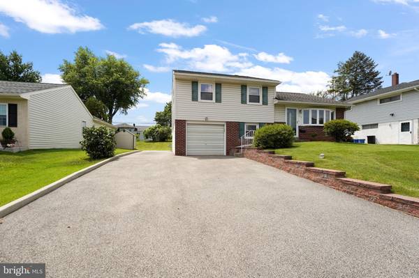 208 CANFORD DR, Broomall, PA 19008