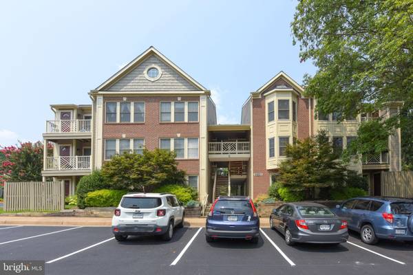 3801 RIDGE KNOLL CT #211A, Fairfax, VA 22033