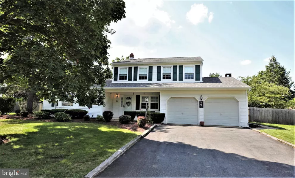 3 EASTERN DR, Kendall Park, NJ 08824