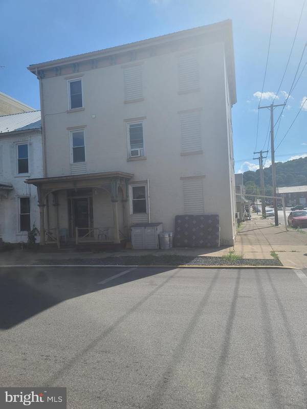 67 N 2ND ST, Newport, PA 17074