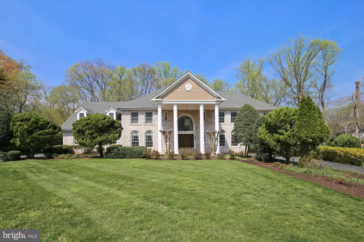 Mclean, VA 22101,6904 LUPINE LN