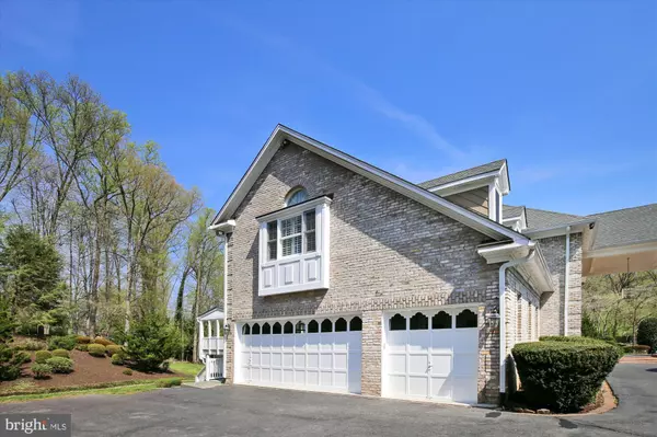 Mclean, VA 22101,6904 LUPINE LN