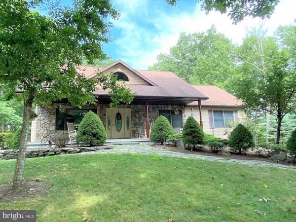 1096 MUSTANG RD, Lake Ariel, PA 18436