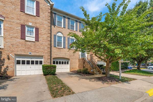 8009 MERRY OAKS LN, Vienna, VA 22182