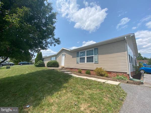 Martinsburg, WV 25405,28 THAYERS GULL DR