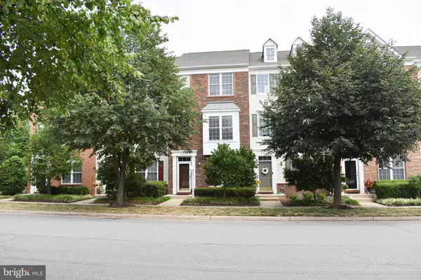 42814 CENTER ST, Chantilly, VA 20152