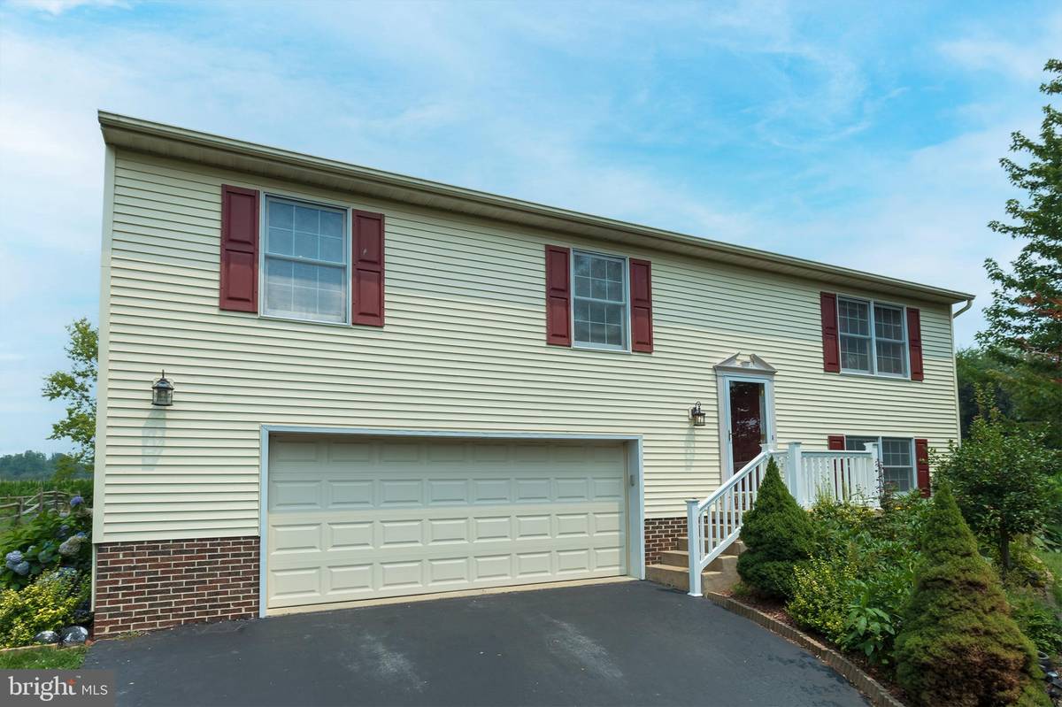 Quarryville, PA 17566,202 MEADOW LN