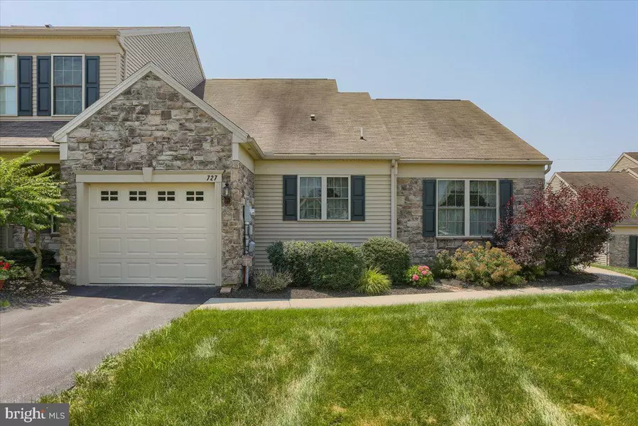 727 CREEKSIDE DR, Hummelstown, PA 17036