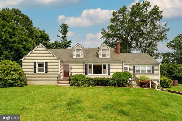 4 HAMPTON RD, Ewing, NJ 08638