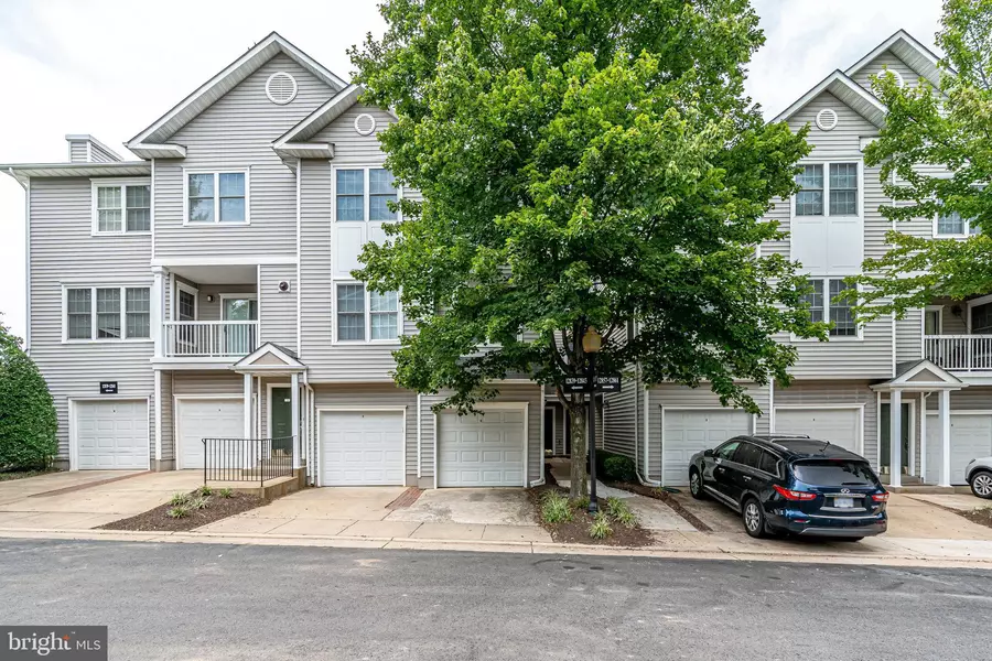 12847 FAIR BRIAR LN #12847, Fairfax, VA 22033