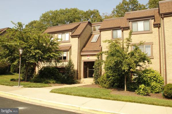 1661 PARKCREST CIR #201, Reston, VA 20190