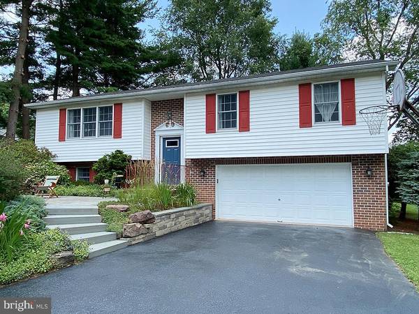 436 LAKESIDE DR, New Freedom, PA 17349