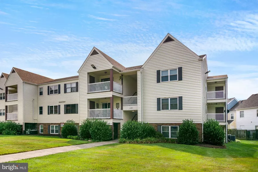 100 CHESTERFIELD LN #207, Stafford, VA 22556