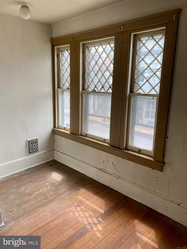 Malvern, PA 19355,11 E KING ST