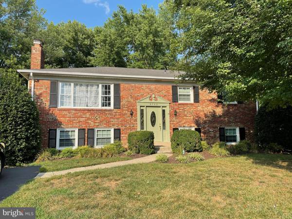 5702 BROADMOOR ST, Alexandria, VA 22315