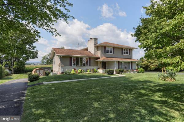 21 N SHERIDAN RD, Newmanstown, PA 17073