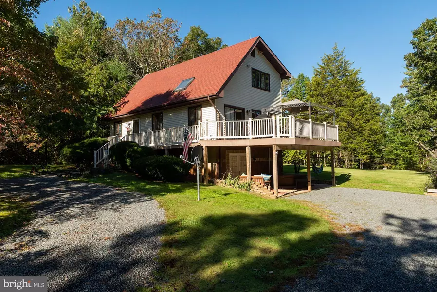 5 LAUREL MILLS RD, Castleton, VA 22716