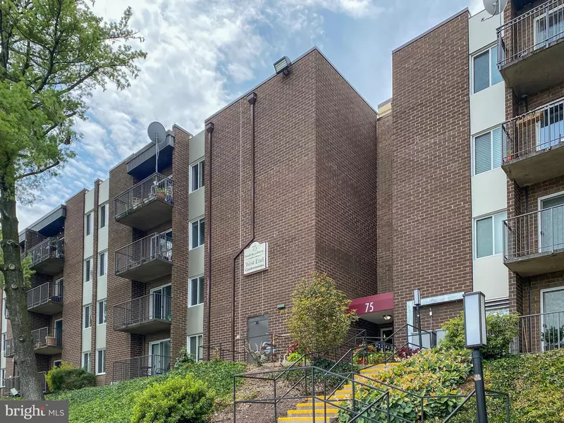 75 S REYNOLDS ST #214, Alexandria, VA 22304