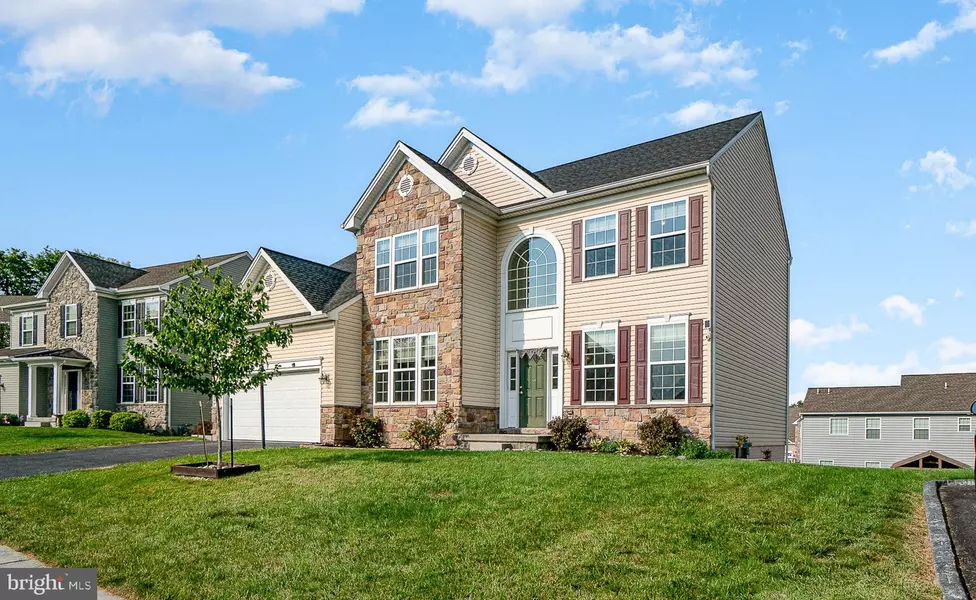 14 BETHPAGE DR, Mechanicsburg, PA 17050