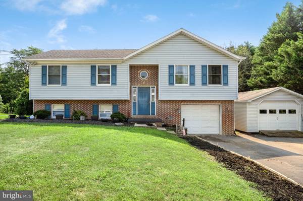 88 CHANTILLY LN, Inwood, WV 25428