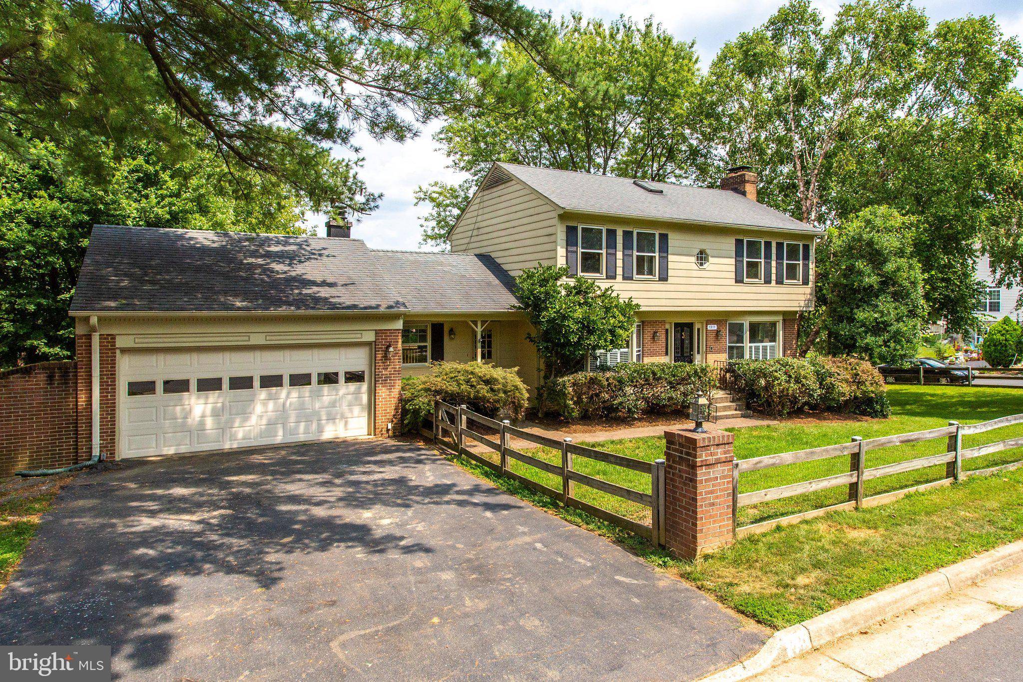 1211 SUMMIT RD, Mclean, VA 22101