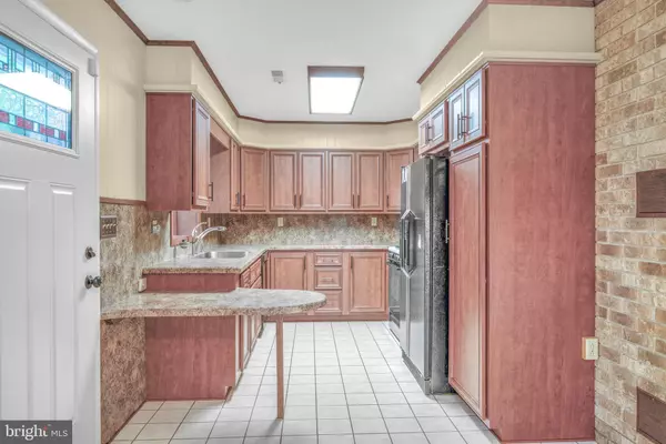 Reading, PA 19606,212 W NEVERSINK RD