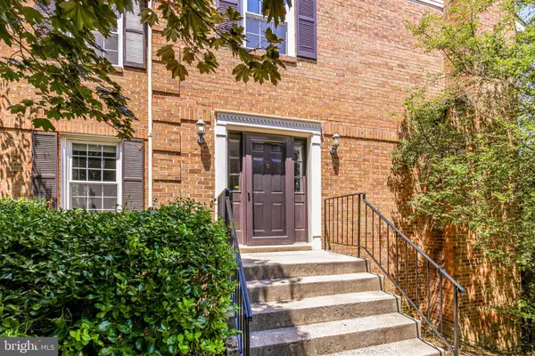 8215 CEDAR LANDING CT, Alexandria, VA 22306