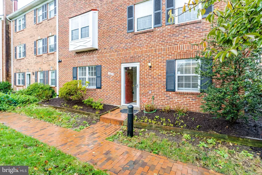 1605 S BARTON ST #28, Arlington, VA 22204