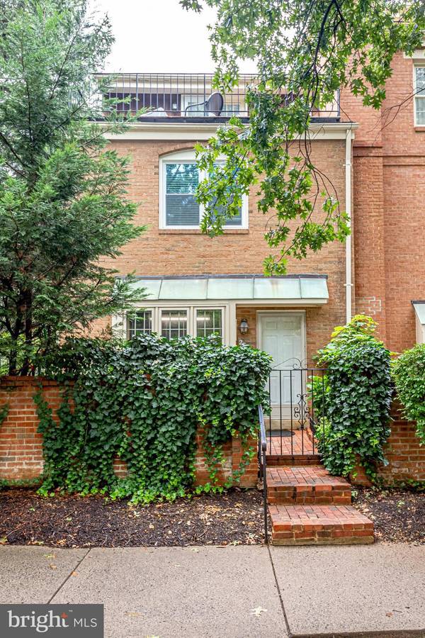 2504 FAIRFAX DR #9A, Arlington, VA 22201